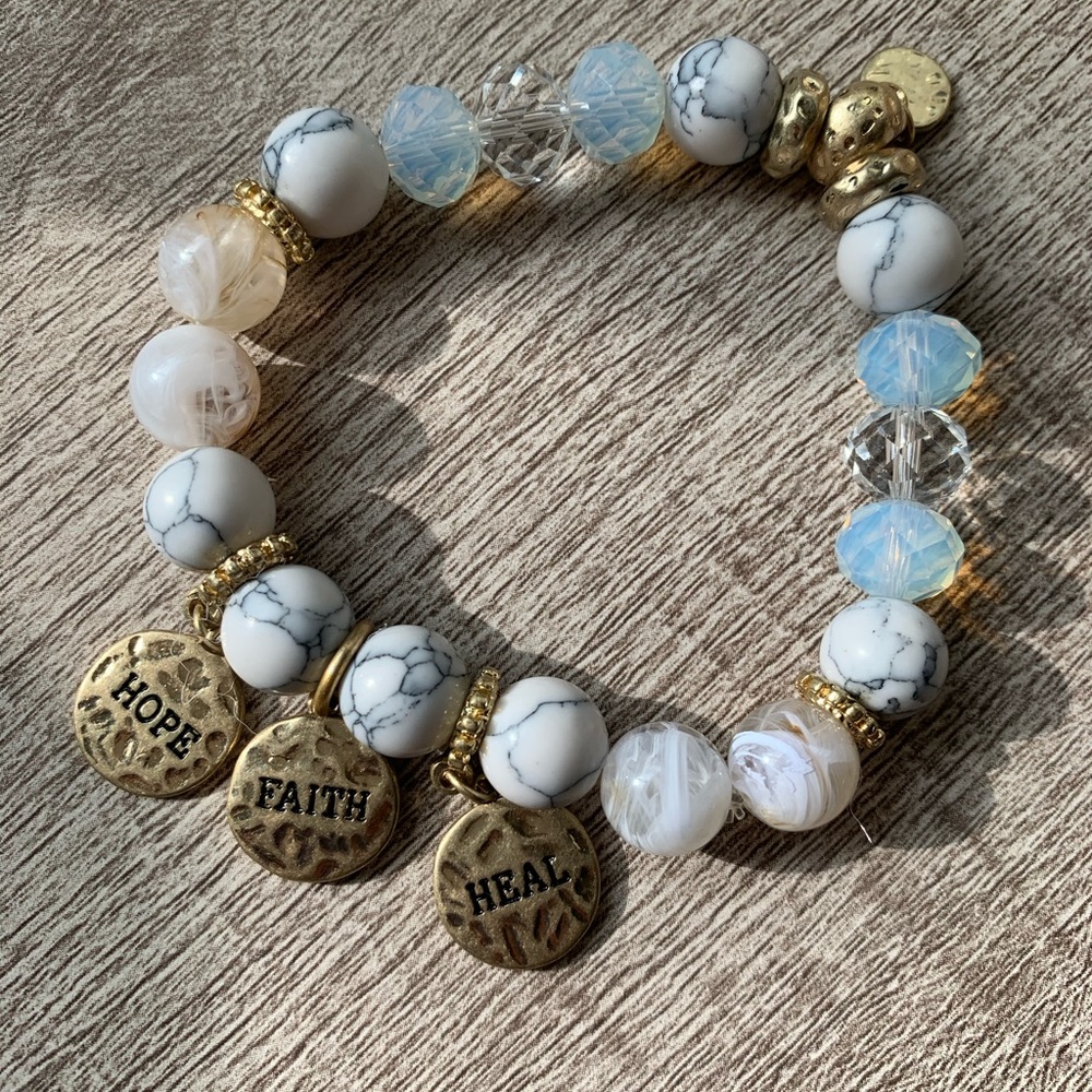Brand New in box White Marbled Beaded Bracelet - Picture 2 of 3